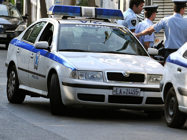 По меньшей мере два человека убиты рядом с офисом ультраправой греческой партии "Хриси Авги" ("Золотая заря")