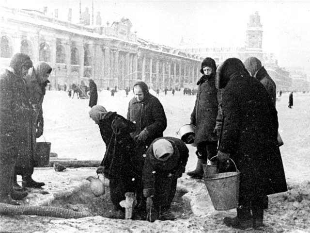 Блокада Ленинграда войсками фашистской Германии длилась 879 дней - с 8 сентября 1941 года по 27 января 1944 года