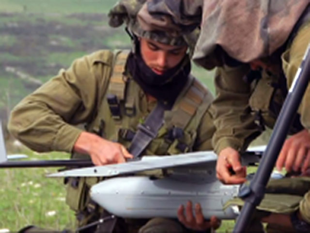Израильский беспилотник упал в секторе Газа. При этом источники "Хамаса" заявляют, что летательный аппарат перехватили боевики, а пресс-служба армии Израиля - что БПЛА упал из-за технической неисправности