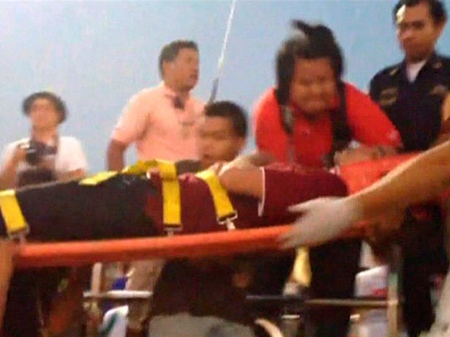 Полиция Таиланда ищет капитана пассажирского судна, которое потерпело крушение, когда на его борту находилось множество туристов. Среди пострадавших около сотни россиян