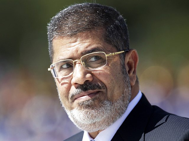 В Египте бывшего президента страны Мухаммада Мурси доставили к месту проведения судебных слушаний