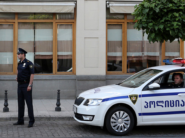 Члена партии Михаила Саакашвили "Единое национальное движение" Дареджан Цхвитарию, спровоцировавшую накануне сожжение российского флага в грузинском портовом городе Поти, вызвали в полицию