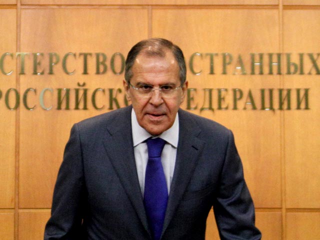 Сергей Лавров, выступая во вторник в Москве, заявил, что сирийскую проблему нельзя решить путем внешнего вооруженного вмешательства