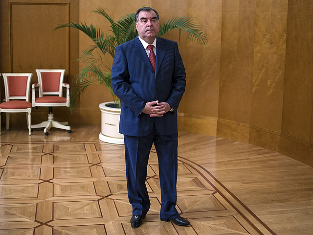 По предварительным данным избиркома Таджикистана, действующий глава страны Эмомали Рахмон на выборах президента набрал 83,6% голосов избирателей и тем самым был переизбран на очередной семилетний срок