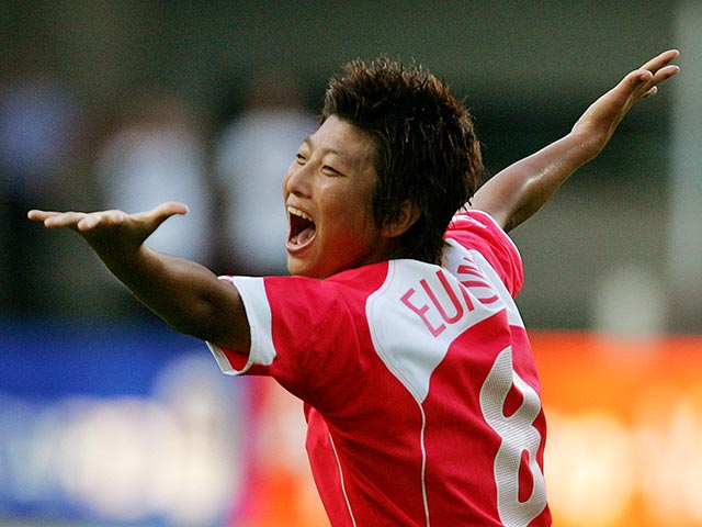 Шесть из семи клубов лиги потребовали официальных доказательств того, что звезда "Амазонок" Пак Ын Сон действительно является женщиной