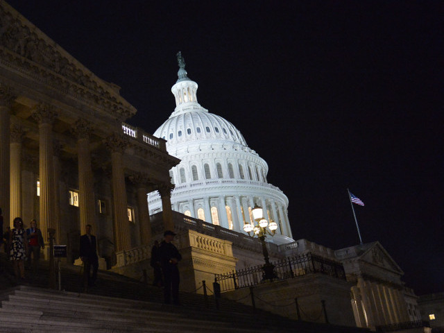 Члены сената Конгресса США намерены приступить к рассмотрению нового пакета санкций в отношении Ирана по завершении переговоров в Женеве