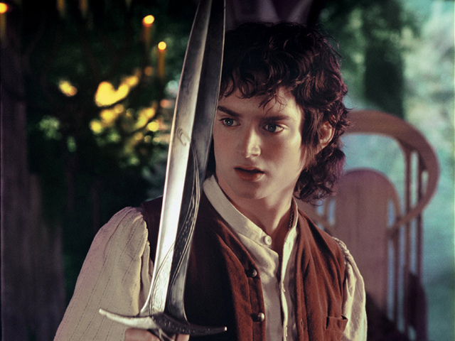 При этом преступник использовал для расправы экзотическое оружие - реплику меча Фродо Бэггинса, главного героя кинотрилогии "Властелин колец", снятой по мотивам произведений Джона Толкина
