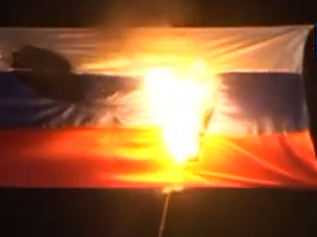 В Грузии уже второй раз на этой неделе публично сожгли государственный флаг России