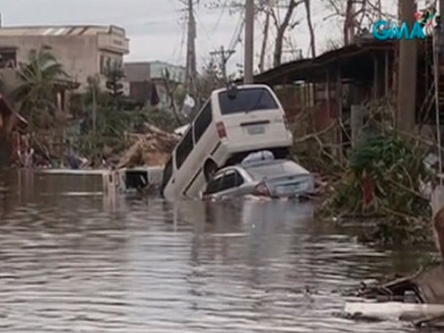 Число жертв мощнейшего тайфуна на Филиппинах превысило 100 человек 