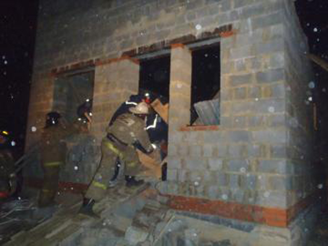 Три человека погибли под завалами обрушившегося в Челябинске в пятницу вечером строящегося двухэтажного здания