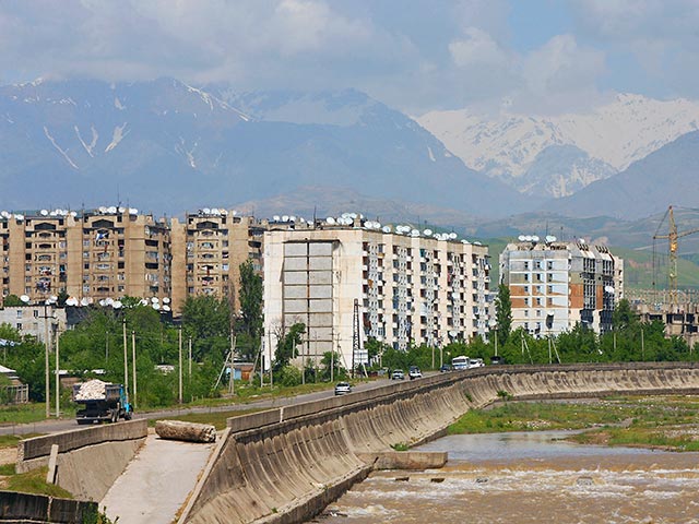 Землетрясение магнитудой до 5,2 зарегистрировано в воскресенье утром в центре Таджикистана, сообщила Геологическая служба США (USGS)