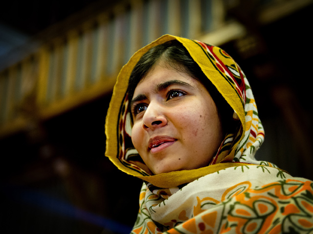 В 40 тысячах школ Пакистана запрещено читать книгу 16-летней правозащитницы Малалы Юсуфзай