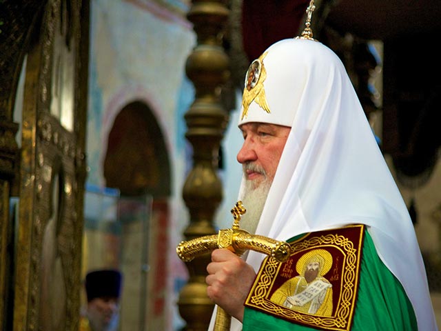 Патриарх Кирилл призвал давать милостыню, даже если просящий обманщик