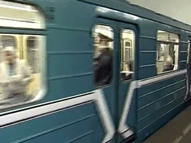 "Зеленая ветка" московского метро парализована из-за падения человека на рельсы