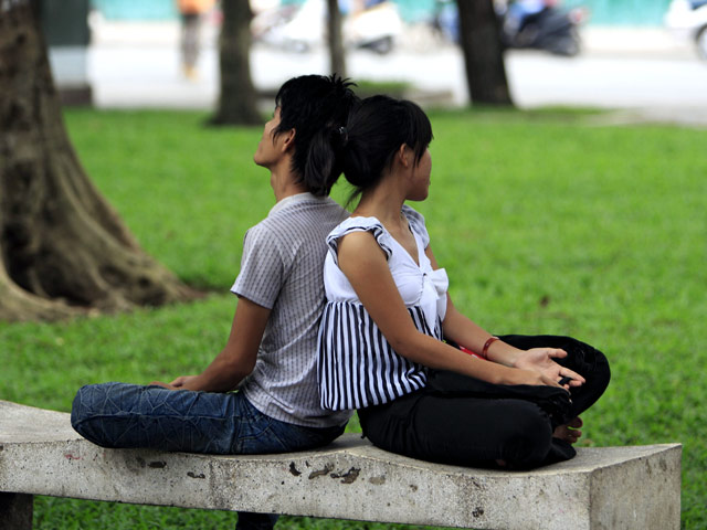 Во Вьетнаме проблема супружеских измен стала настолько серьезной, что на нее обратили внимание даже в правительстве страны и взялись исправить ситуацию. Власти предлагают наказывать денежными штрафами жен и мужей, попавшихся на адюльтере