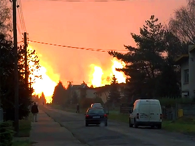 В Центральной Польше в деревне Янкув-Пшигодки взорвался газопровод высокого давления. По данным полиции, погибли три человека, еще 10 пострадали