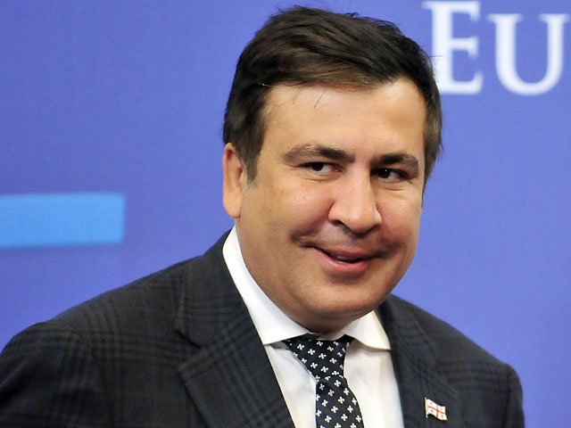 Губернаторы всех регионов Грузии и секретарь Совета национальной безопасности написали заявления об отставке, уходящий президент страны Михаил Саакашвили уже удовлетворил просьбы чиновников об увольнении