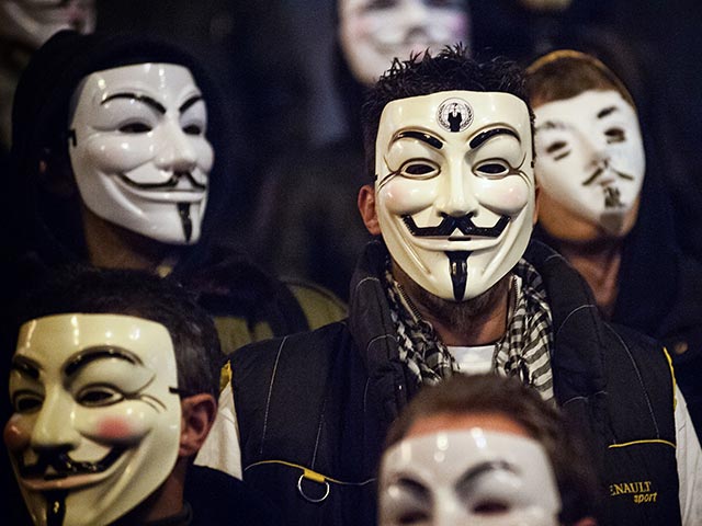 Хакеры, связанные с группировкой Anonymous, получают доступ к компьютерам правительства США и секретным данным уже около года, сообщает Reuters со ссылкой на докладную записку ФБР, оказавшуюся в распоряжении журналистов