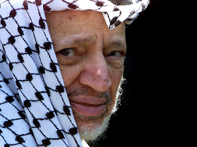 Вдова основателя и первого главы Палестинской национальной администрации (ПНА) Ясира Арафата заявила, что ее мужа отравил супом один из его приближенных