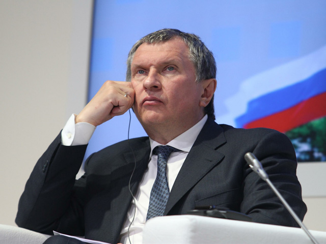 Президент "Роснефти" Игорь Сечин возглавил рейтинг 25 самых дорогих российских топ-менеджеров по версии журнала Forbes, получив за полноценный год работы в бизнесе доход в 50 миллионов долларов