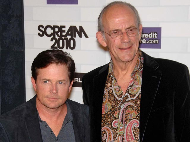 В последний раз Фокс и Ллойд встречались в 2010-м году, в 25-летнюю годовщину первого фильма "Назад в будущее", когда под бурные и продолжительные овации зала, который встречал актеров стоя, Фоксу и Ллойду была вручена премия Scream