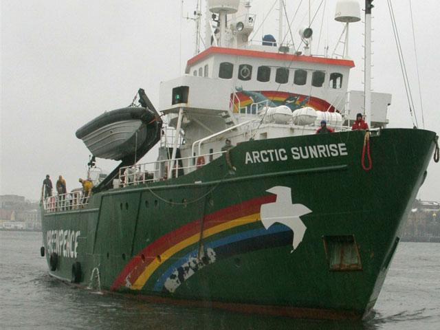 Greenpeace внес залог за 20 активистов, а на Западе гадают, почему их решили отпустить