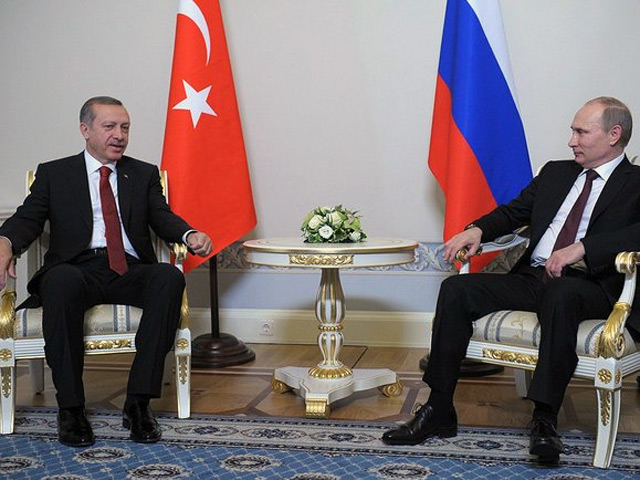 Президент Владимир Путин на заседании российско-турецкого Совета сотрудничества высшего уровня подтвердил, что строительство морского участка газопровода "Южный поток" начнется в 2014 году в исключительной экономической зоне Турции