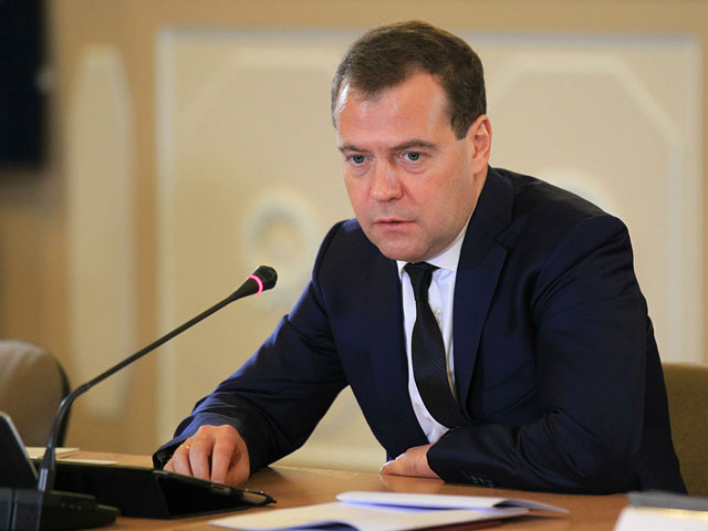 Медведев создает систему для контроля за присуждением ученых степеней и званий