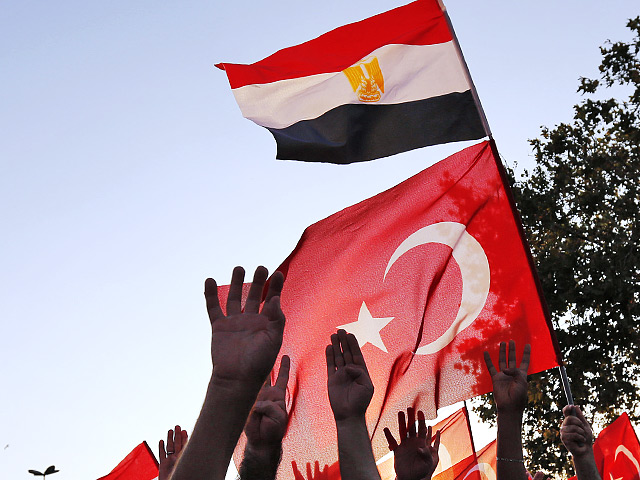 Турция объявила египетского посла в Анкаре персоной нон грата. Ранее в субботу Каир объявил посла Турции персоной нон грата и попросил его покинуть Египет