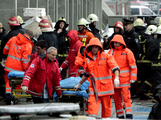 Среди погибших при обрушении торгового центра в Риге двое россиян