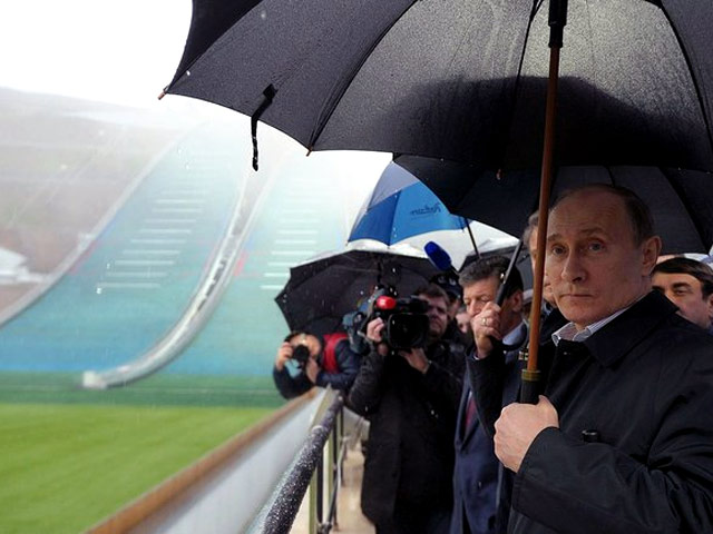 Президент РФ Владимир Путин в среду осмотрел спортивно-туристический комплекс "Горная карусель", который является одним из ключевых объектов горно-лыжной инфраструктуры зимней Олимпиады
