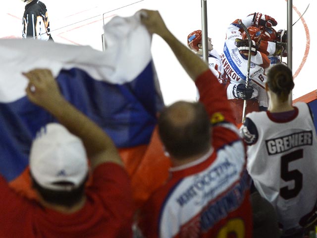 Молодые российские хоккеисты одержали третью победу подряд над канадцами