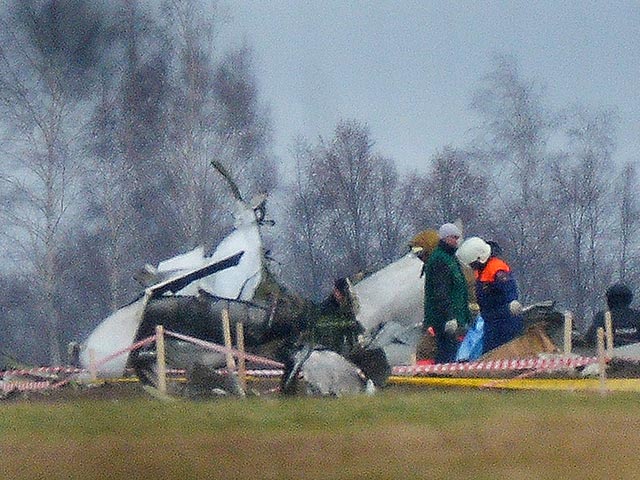 В кабине пилотов лайнера Boeing 737-500 в момент захода на посадку в аэропорту Казани находился некий посторонний человек, и это обстоятельство могло повлиять на действия экипажа и в итоге стать причиной авиакатастрофы