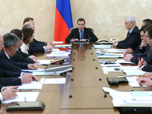 Судьба страховки решилась вчера на совещании премьера Дмитрия Медведева с банкирами и чиновниками