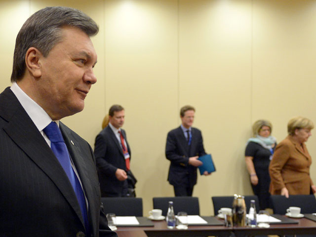 Президент Янукович настаивает на трехсторонних переговорах Украина-ЕС-РФ, чтобы разблокировать отношения с Россией и снять ее требования, препятствующие подписанию Соглашения об ассоциации с Евросоюзом