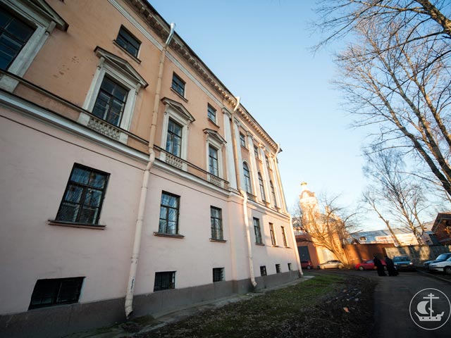 Духовной академии в Петербурге вернули исторический корпус на Обводном канале