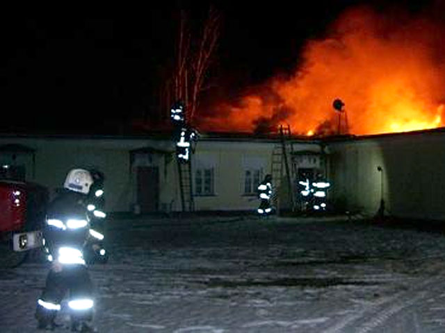 Двое спасателей погибли в ходе тушения крупного пожара на востоке Москвы в субботу вечером