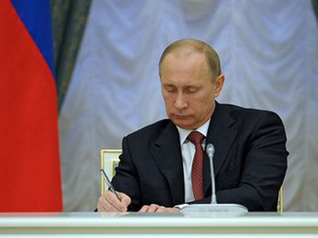 Путин досрочно уволил главу управления СКР по Чечне