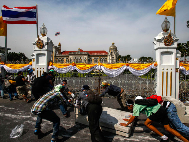 Власти Таиланда открыли оппозиции доступ в Дом правительства и штаб-квартиру полиции