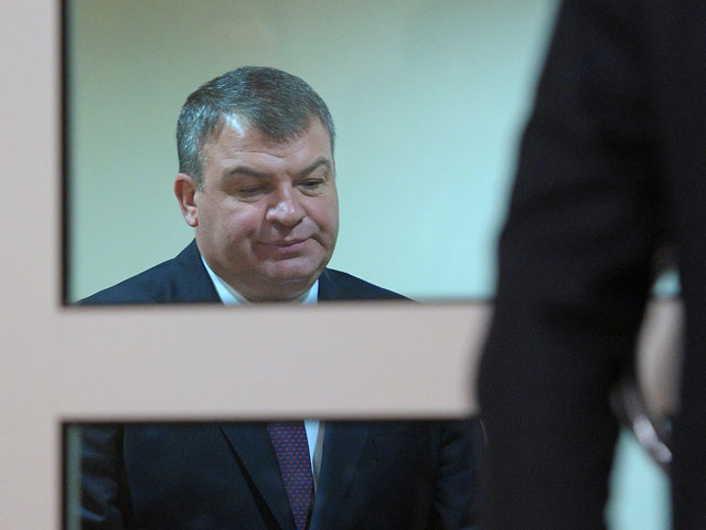 Обвинение Сердюкову могут предъявить 6 декабря - эксперт предупредил о возможном "покушении"