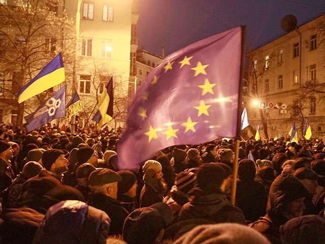 Оппозиция заявила о перенесении эпицентра акций протеста к зданию администрации президента Украины на улице Банковой в центре Киева