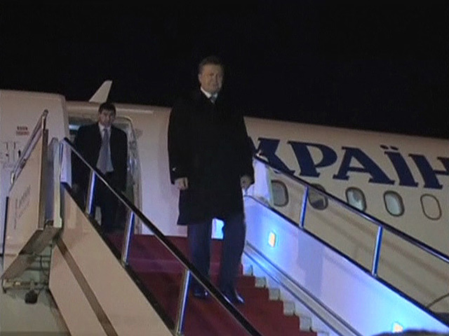 Несмотря на то, что на улицы городов Украины вышли тысячи людей с протестами, президент страны Виктор Янукович отправился с визитом в Китай для переговоров об инвестициях