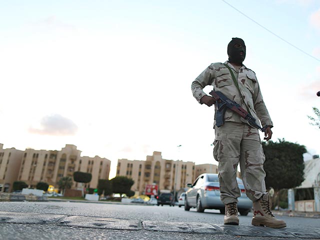 В Ливии правоохранительные органы расследуют убийство гражданина Соединенных Штатов. Погибший работал учителем в одной из школ, где обучались дети иностранцев