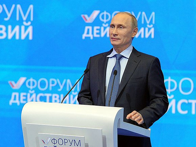 Президент РФ Владимир Путин, выступая на форуме ОНФ, вступил в дискуссию с художником Ильей Глазуновым, попросившим защитить реализм, который в условиях конкуренции не может пробиться, и художники-реалисты вынуждены уезжать из страны