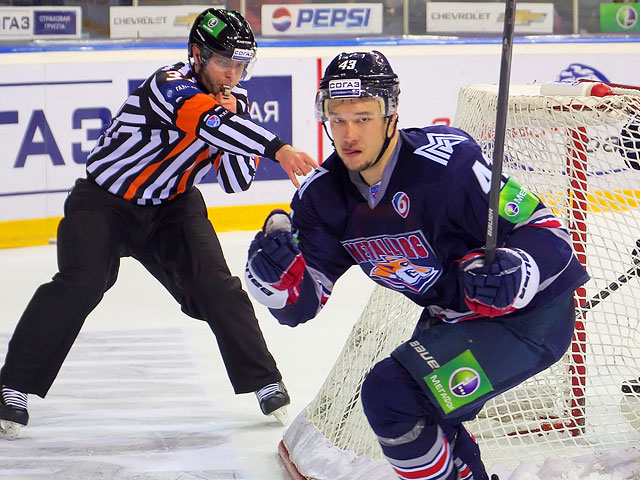Хоккеисты магнитогорского "Металлурга" прервали серию из пяти поражений в регулярном чемпионате КХЛ, обыграв на своем льду в овертайме ханты-мансийскую "Югру" со счетом 5:4