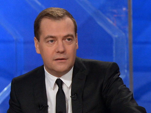 Медведев поддержал власти Украины, приостановившие евроинтеграцию, и осудил Запад за "вмешательство"