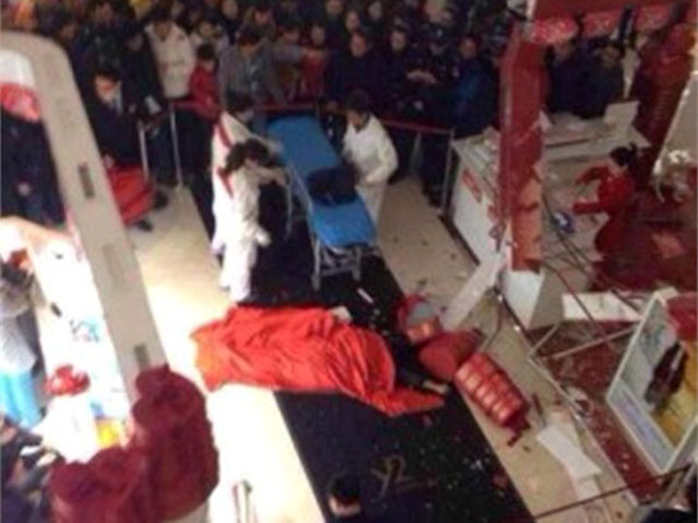 Жертва шоппинга: китаец покончил с собой, когда возлюбленная попросила его зайти "в еще один магазинчик"