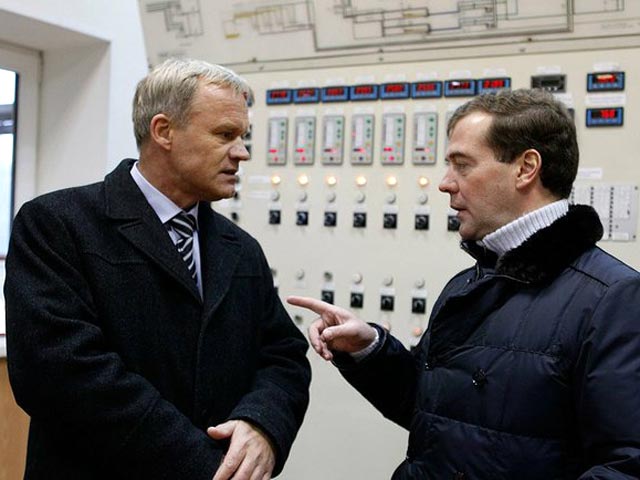 Дмитрий Медведев и директор "Сыктывкарский водоканала" Николай Курсаков, 23 ноября 2010 года