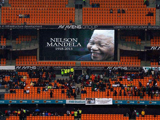 На 95-тысячном стадионе в Йоханнесбурге во вторник проходит прощание с первым чернокожим президентом и национальным героем ЮАР, легендарным борцом с апартеидом, лауреатом Нобелевской премии мира Нельсоном Манделой