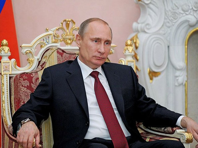 2 декабря президент Путин подписал закон, замораживающий индексацию зарплат госслужащих в 2014 году